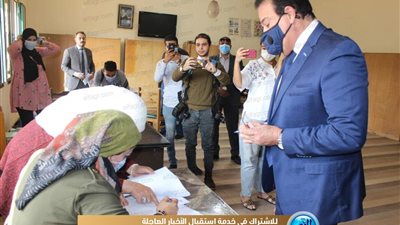 وزير التعليم العالي يشارك في انتخابات مجلس النواب (صور)