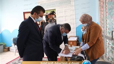 وزير الدولة للإعلام يشارك بانتخابات البرلمان (صور)