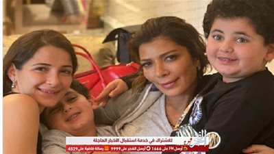 شاهد.. شام الذهبي تنشر صورة مع والدتها أصالة وأخواتها