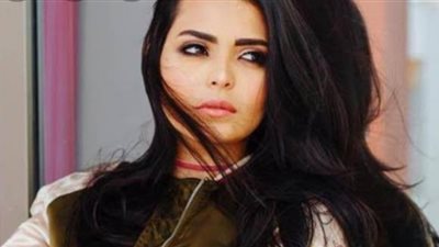 بدون مكياج.. أسماء جلال تبرز جمالها عبر 