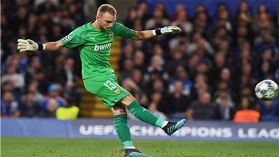 سيلسين يخضع لجراحة ناجحة في الركبة