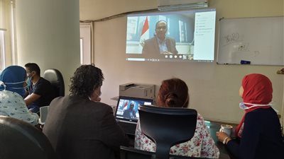 نائب وزير الإسكان يتابع الموقف التنفيذي لمشروعات برنامج خدمات الصرف الصحى في القري