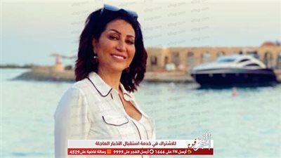 من أمام البحر..  وفاء عامر تخطف الأنظار بالأبيض