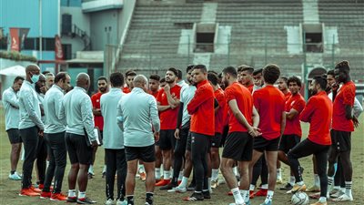 صلاح محسن وناصر ماهر وأكرم توفيق ينتظمون في مران الأهلي غدًا 