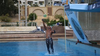 حطم رقما قياسيا لأعلى قفزة خارج الماء.. من هو السباح المصري عمر سيد شعبان؟