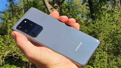 متشابهان في السعر ويختلفان في المواصفات..  Galaxy S20 FE و S10e