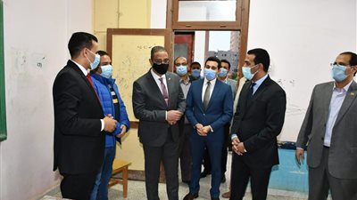  محافظ الفيوم يتفقد عدداً من اللجان ويناشد المواطنين المشاركة الإيجابية في التصويت