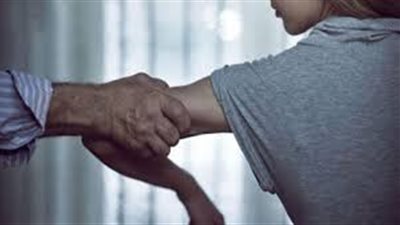 مدير مدرسة يتهم معلمًا بالتحرش بالطالبات وابتزازهن بصور غير لائقة