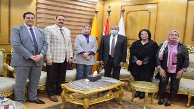 رئيس جامعة بني سويف يبحث سبل التعاون مع اعضاء 