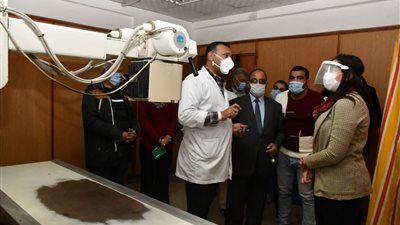 نائب محافظ البحيرة تفاجئ العاملين في مستشفي الدلنجات بجولة تفقدية (صور)