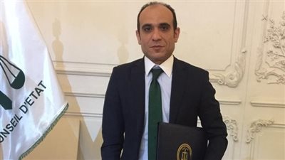 الأكثر تميزًا وإنجازًا.. رئيس مجلس الدولة يكرم المستشار محمد إبراهيم