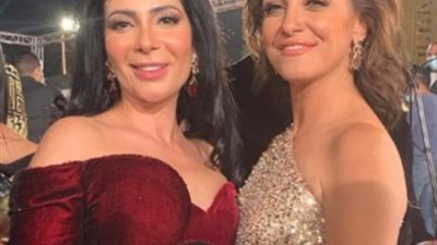 بعد تكريمها في القاهرة السينمائي.. ريهام عبد الغفور تهنئ منى زكي وتُعلق: