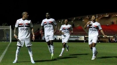 ساو باولو يحقق فوزا عريضا على جوياس بثلاثية في الدوري البرازيلي