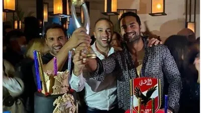 بكاس إفريقيا وتورتة التاسعة للأهلي.. كريم فهمي يحتفل بعيد ميلاده