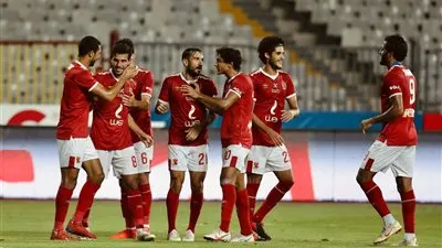 نجم الأهلي يوجه رسالة هامة إلى الجماهير الحمراء