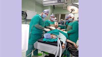 جراحة ناجحة لتعديل إعوجاج حول مفصل الفخذ لطفلة ١٣ سنة بتأمين صحى بنى سويف