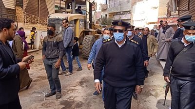 إزالة 413 حالات تعديات وإشغالات من شوارع الفشن ببني سويف (صور)