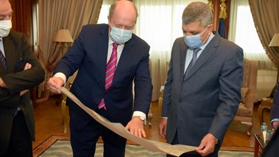 الفريق أسامة ربيع يلتقي رئيس جمعية أصدقاء ديليسبس لبحث التعاون المشترك