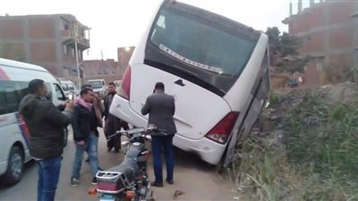 سقوط سيارة بترعة الزمر.. والحماية المدنية تنتشل قائدها