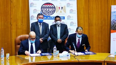 وزير قطاع الأعمال العام يشهد توقيع عقد إدارة وتشغيل مشروع 