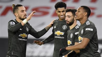 مانشستر يونايتد يتحرك لتحصين نجم الفريق من قطبي إسبانيا