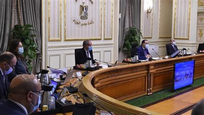 وزير الاتصالات يستعرض تقريرا حول مشروع منصة 