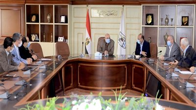 محافظ بني سويف يبحث استخدام التكنولوجيا الحديثة في معالجة صرف 