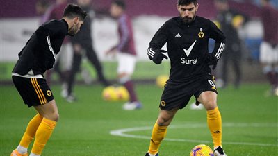 وولفرهامبتون يمنع لاعبيه من التسوق خوفا من كورونا