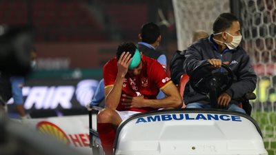 عاجل - نقل نجم الأهلي إلى أحد المستشفيات