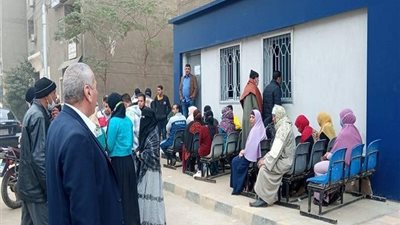 بأمر المحافظ.. توفير مقاعد وتاندات بأماكن انتظار المواطنين بسجل مدني بني سويف 