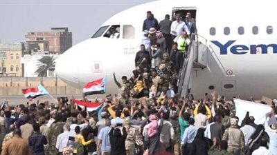 نجاة وزراء الحكومة اليمنية الجديدة من انفجارات عدن