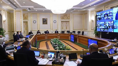 تأجيل الامتحانات وغرامات لمواجهة كورونا.. أبرز نشاطات الحكومة في أسبوع