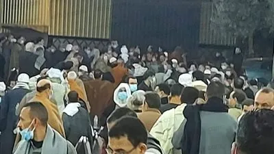 إقامة عزاء كبير بإحدى قرى طوخ بالمخالفة لقرارات الدولة (صور)