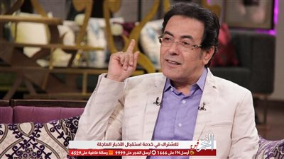 خيرى رمضان يكشف عن تجسيد أحمد حلمي لشخصية نجيب محفوظ بعمل فني