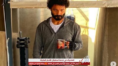 خالد النبوي يشارك جمهوره بصورة أثناء آداءه تمرينات رياضية