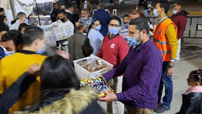 فيها حاجه حلوة.. محل حلويات يهنئ أقباط الغردقة بعيد الميلاد 