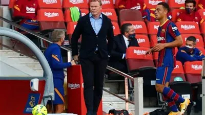 نجم برشلونة يثير استياء كومان