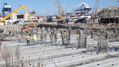 وزير النقل يتابع معدلات تنفيذ عدد من المشروعات الخدمية بميناء الإسكندرية 