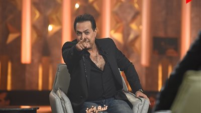 حكيم في كواليس 