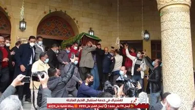 شاهد بالصور.. العشرات يشاركون في تشييع جثمان الراحلة عبلة الكحلاوي 