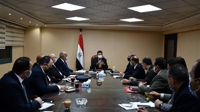 وزير الرياضة يناقش الاستعدادات الأولية لاستضافة بطولتي العالم للسلاح والرماية