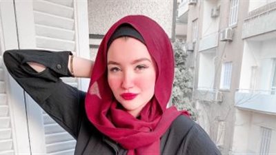 وصول حنين حسام لمحكمة العباسية لنظر استئناف إخلاء سبيلها