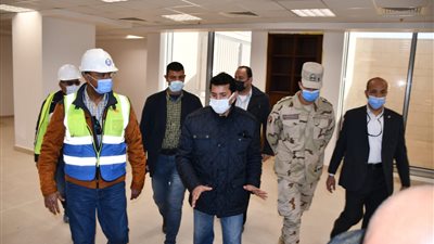 وزير الشباب والرياضة يتفقد مقر الوزارة بالعاصمة الإدارية الجديدة (صور)