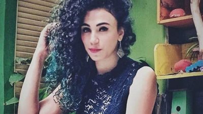 زينب غريب تكشف سبب ارتدائها فساتين غريبة في المهرجانات (فيديو)