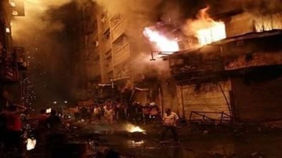 4 سيارات إطفاء لإخماد حريق اندلع في مخزن سجاد بفيصل