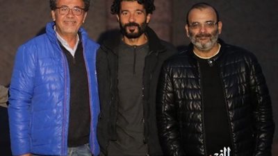 شاهد.. خالد النبوي بصحبة عمرو عرفة وأيمن بهجت قمر من كواليس 
