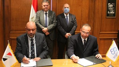 عاجل.. قطاع الإعمال توقع بروتوكولين لإقامة أول مركز بحوث وتطوير للسيارات والأتوبيسات الكهربائية