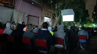 متابعة مباراة الأهلي والدحيل في كأس العالم للأندية على المقاهي بعين شمس (صور)