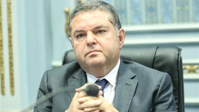 وزير قطاع الأعمال يكشف عن استثمارات ضخمة في صناعة الغزل والنسيج (فيديو)