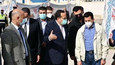 وزير الرياضة ومحافظ شمال سيناء يضعان حجر الأساس للملاعب الفرعية باستاد العريش